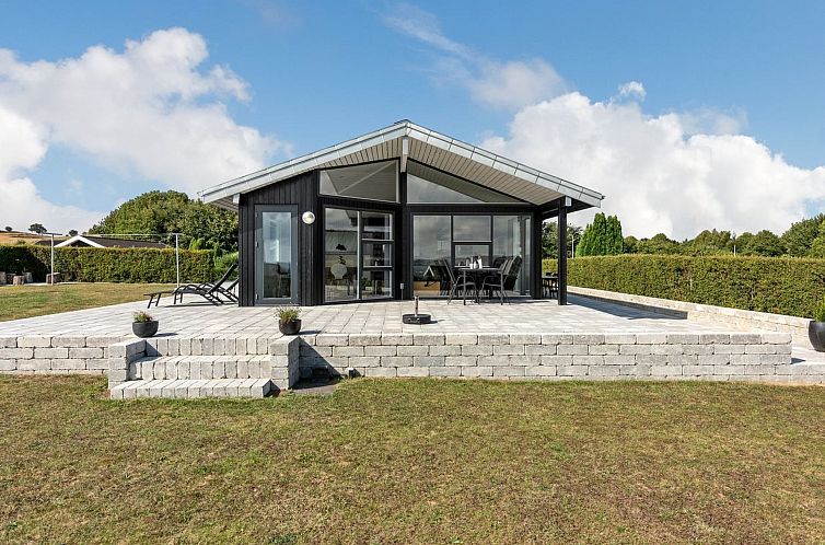 Vakantiehuis "Beowulf" - 200m from the sea