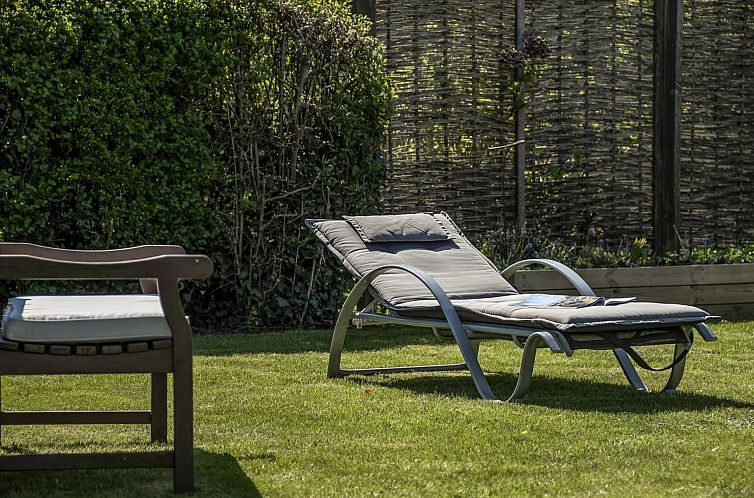 Vakantiehuis "Ylvie" - 150m from the sea