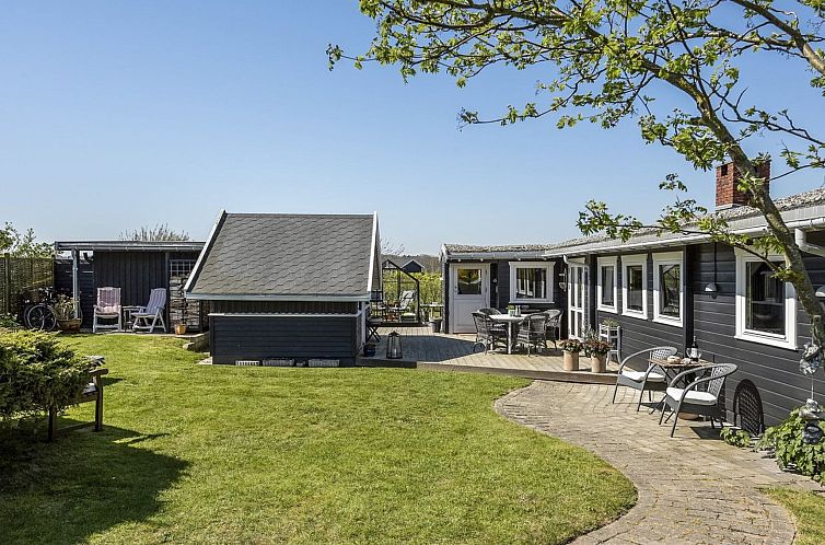 Vakantiehuis "Ylvie" - 150m from the sea