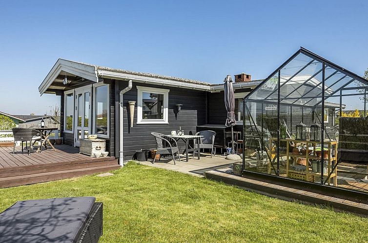 Vakantiehuis "Ylvie" - 150m from the sea