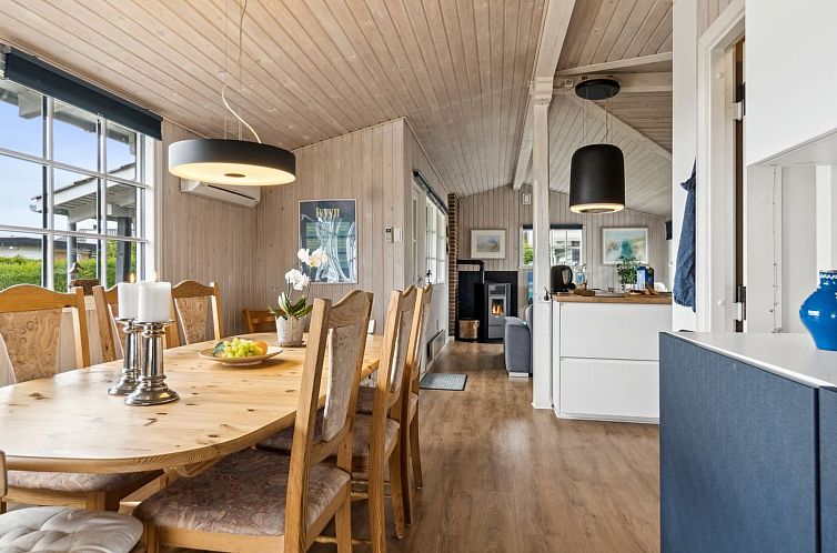 Vakantiehuis "Diddi" - 170m from the sea