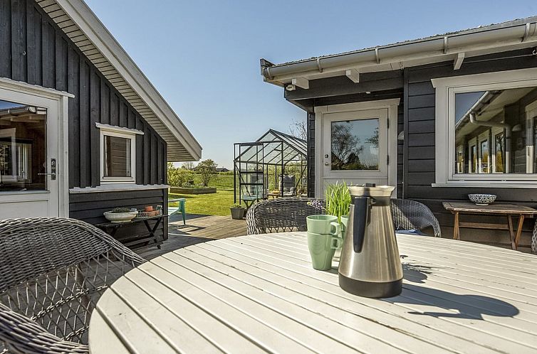 Vakantiehuis "Ylvie" - 150m from the sea