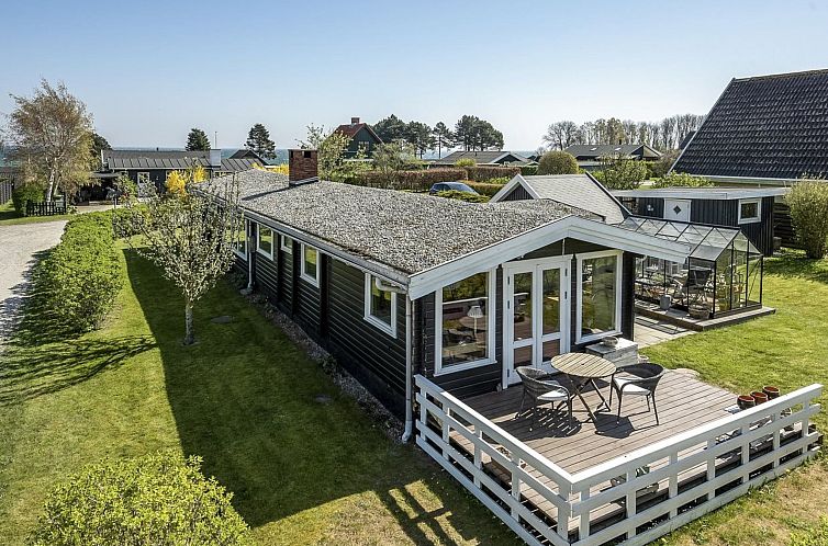 Vakantiehuis "Ylvie" - 150m from the sea