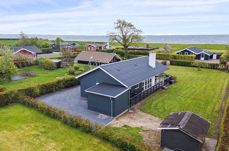 Vakantiehuis "Elvina" - 200m from the sea