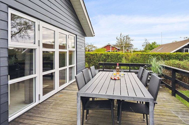 Vakantiehuis "Elvina" - 200m from the sea