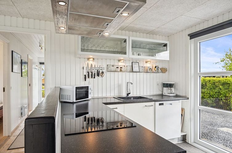 Vakantiehuis "Elvina" - 200m from the sea