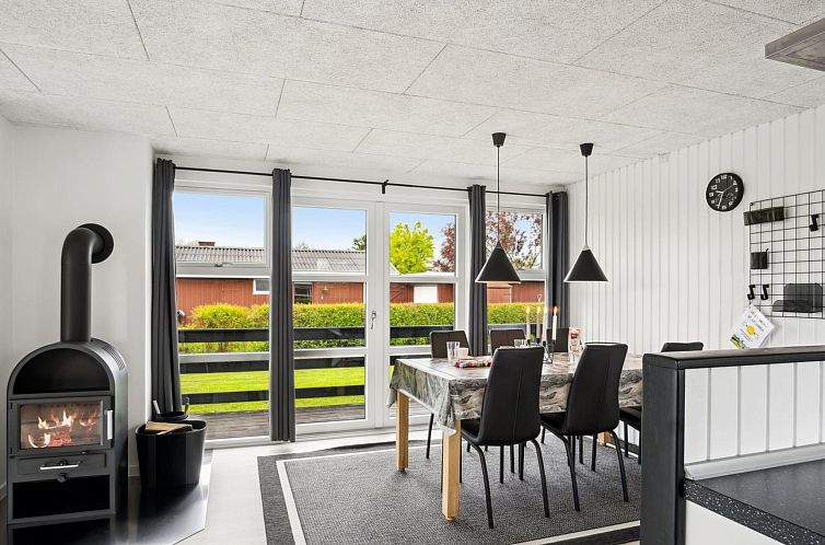 Vakantiehuis "Elvina" - 200m from the sea