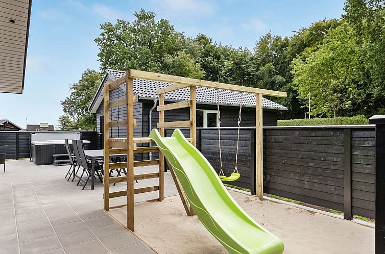 Vakantiehuis "Helina" - 180m from the sea