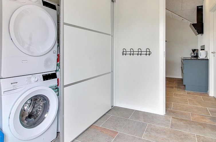 Vakantiehuis "Helina" - 180m from the sea