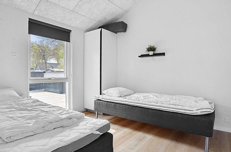 Vakantiehuis "Helina" - 180m from the sea