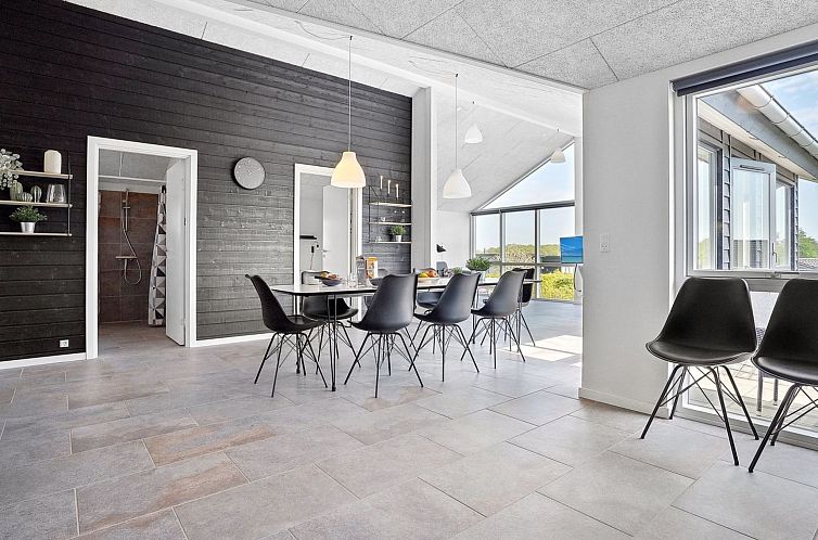 Vakantiehuis "Helina" - 180m from the sea