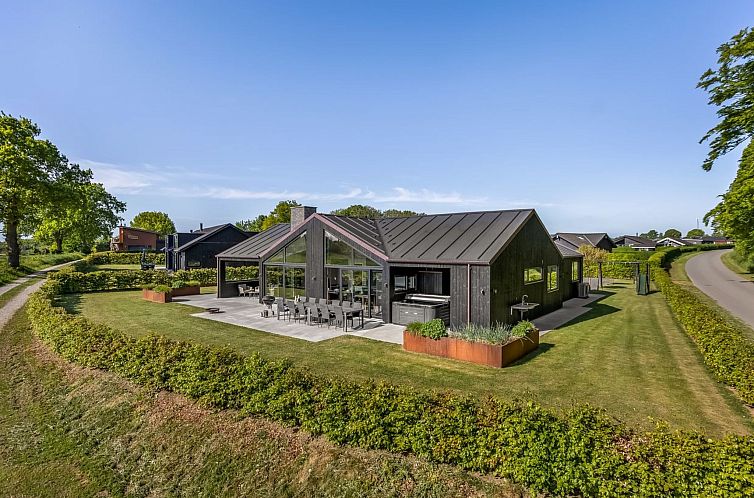Vakantiehuis "Goesta" - 250m from the sea