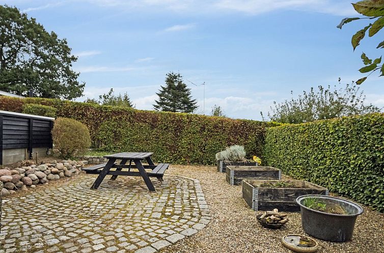 Vakantiehuis "Yngvy" - 500m from the sea