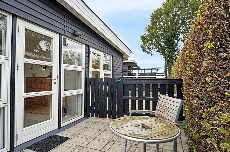 Vakantiehuis "Yngvy" - 500m from the sea