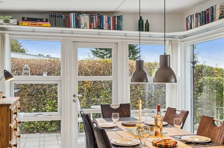 Vakantiehuis "Yngvy" - 500m from the sea