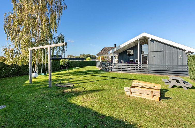 Vakantiehuis "Sylvana" - 400m from the sea