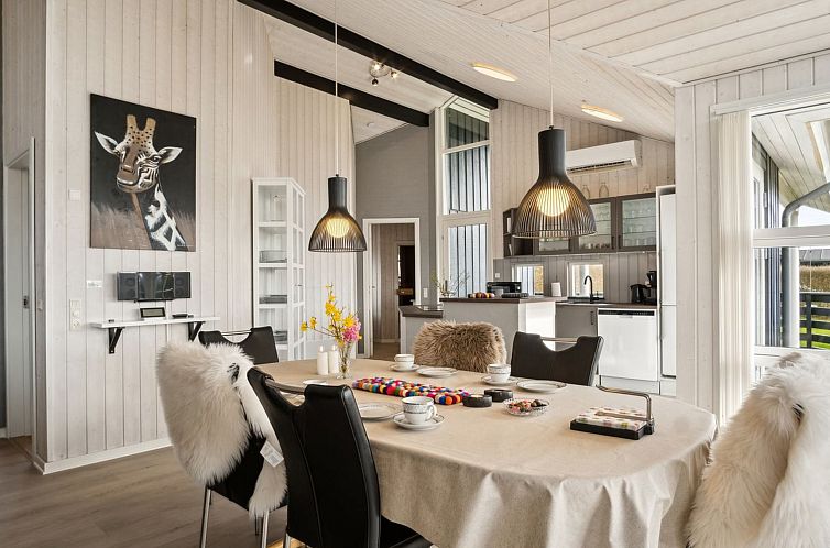 Vakantiehuis "Sylvana" - 400m from the sea