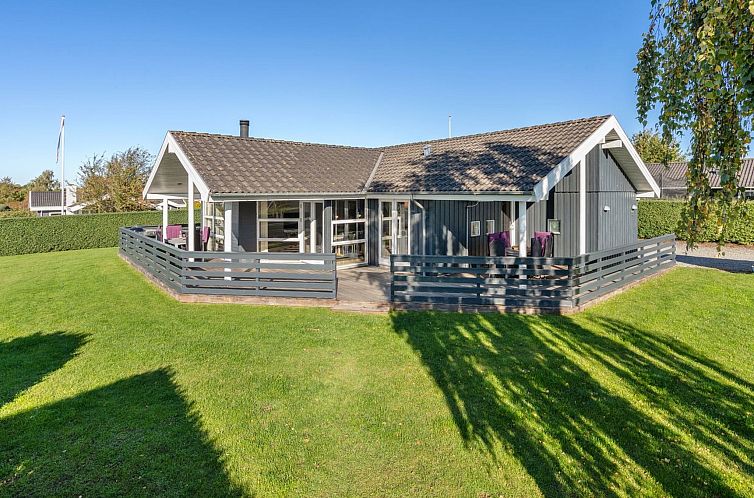 Vakantiehuis "Sylvana" - 400m from the sea