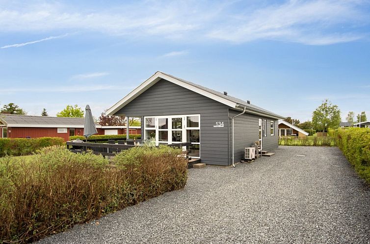 Vakantiehuis "Elvina" - 200m from the sea