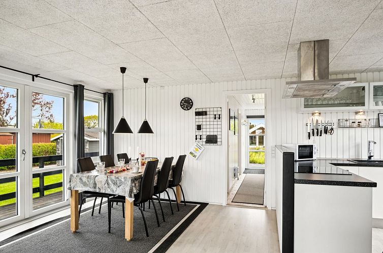 Vakantiehuis "Elvina" - 200m from the sea