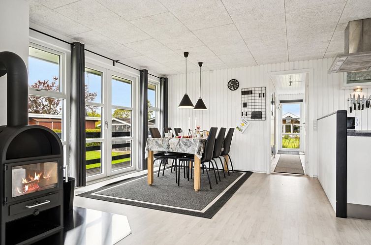 Vakantiehuis "Elvina" - 200m from the sea