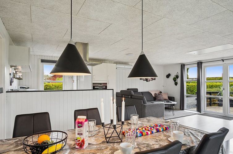 Vakantiehuis "Elvina" - 200m from the sea