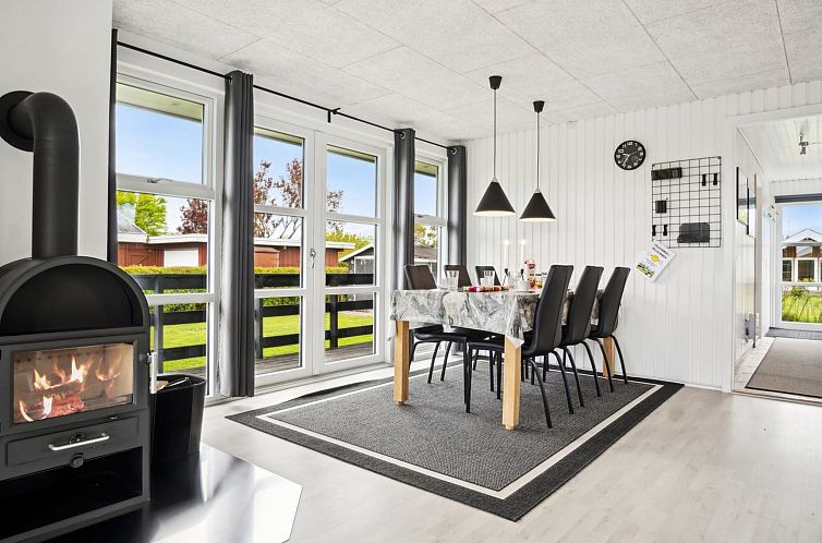 Vakantiehuis "Elvina" - 200m from the sea