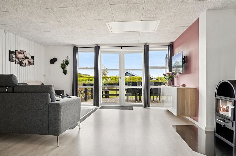 Vakantiehuis "Elvina" - 200m from the sea