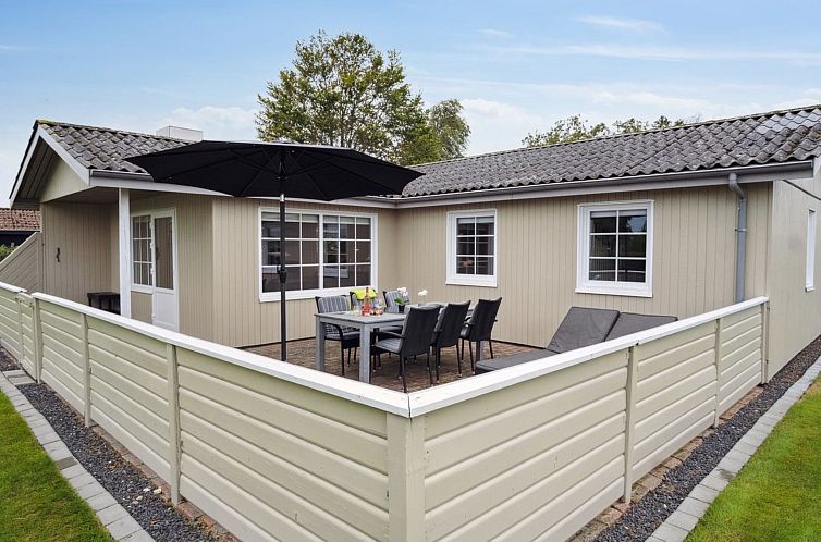 Vakantiehuis "Haralda" - 300m from the sea