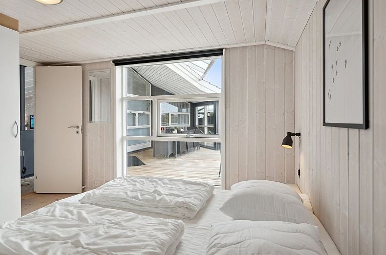 Vakantiehuis "Haralda" - 300m from the sea