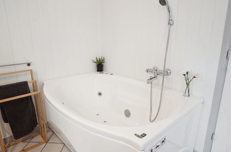 Vakantiehuis "Haralda" - 300m from the sea