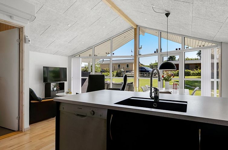 Vakantiehuis "Alfwin" - 300m from the sea