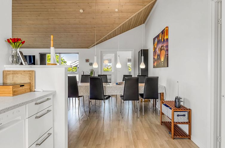 Vakantiehuis "Delko" - 650m from the sea