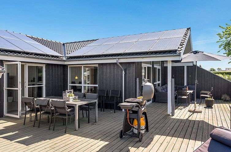 Vakantiehuis "Delko" - 650m from the sea