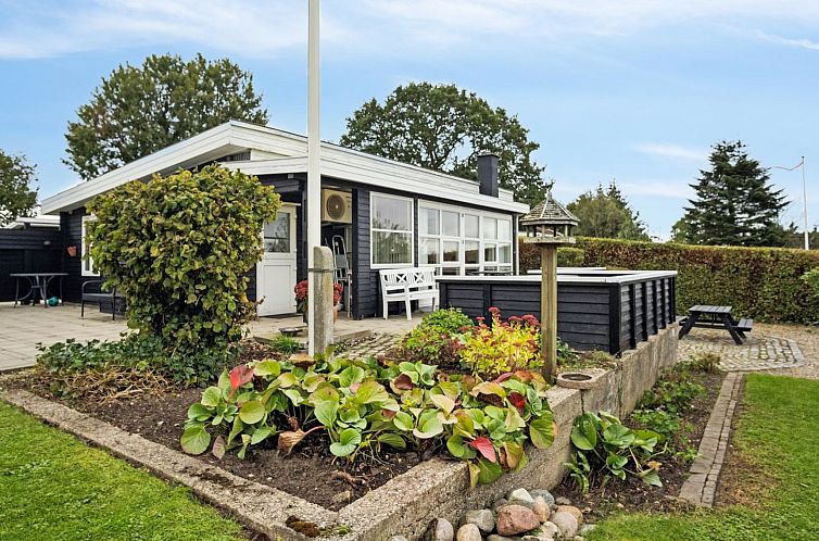 Vakantiehuis "Yngvy" - 500m from the sea