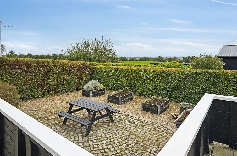 Vakantiehuis "Yngvy" - 500m from the sea