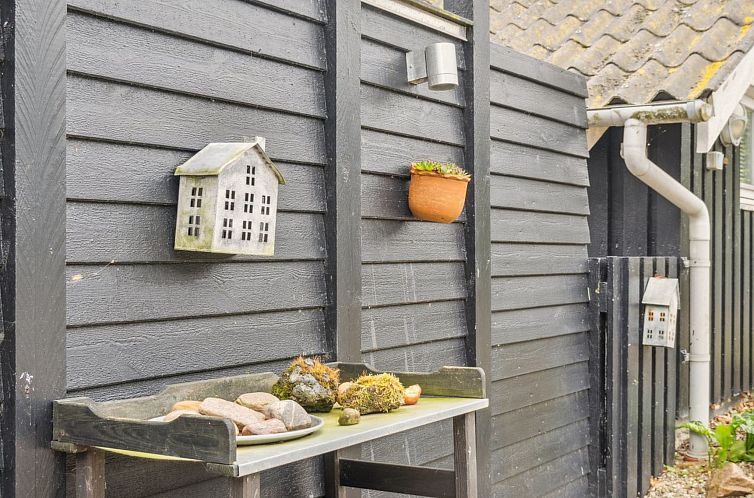 Vakantiehuis "Yngvy" - 500m from the sea