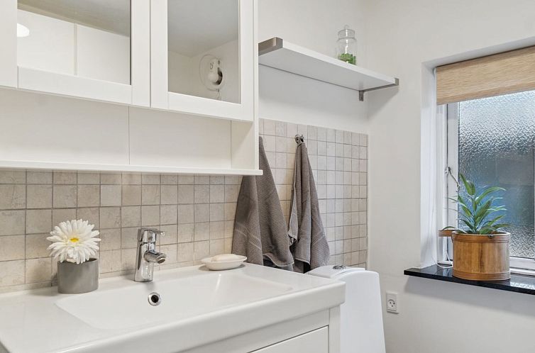 Vakantiehuis "Yngvy" - 500m from the sea