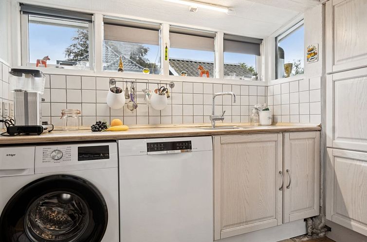 Vakantiehuis "Yngvy" - 500m from the sea