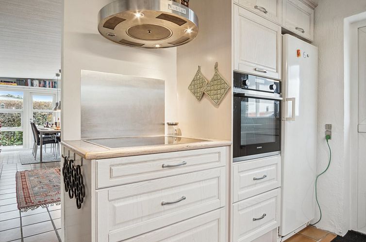 Vakantiehuis "Yngvy" - 500m from the sea