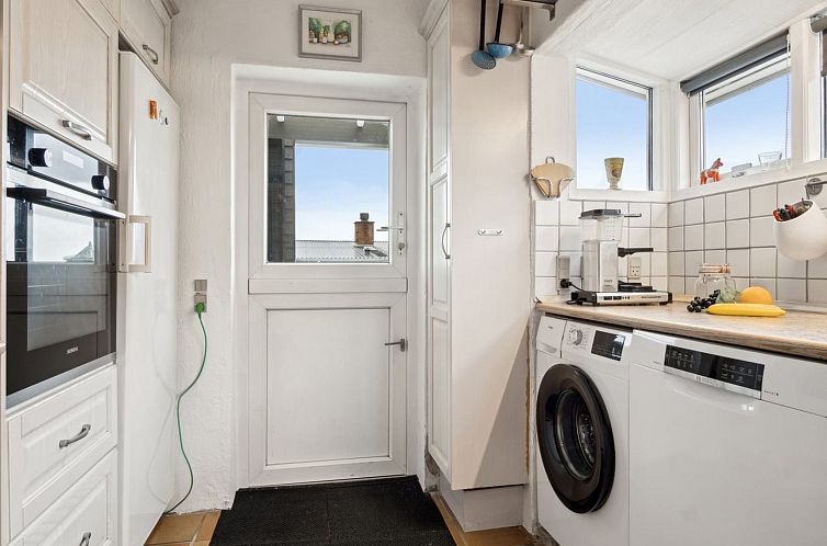 Vakantiehuis "Yngvy" - 500m from the sea