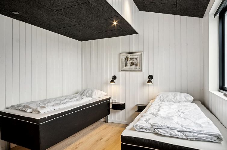 Vakantiehuis "Stygg" - 75m from the sea