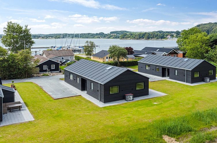 Guest house 0150855 - Holiday property Southern Denmark - Vakantiehuis "Henryk" - 75m from the sea