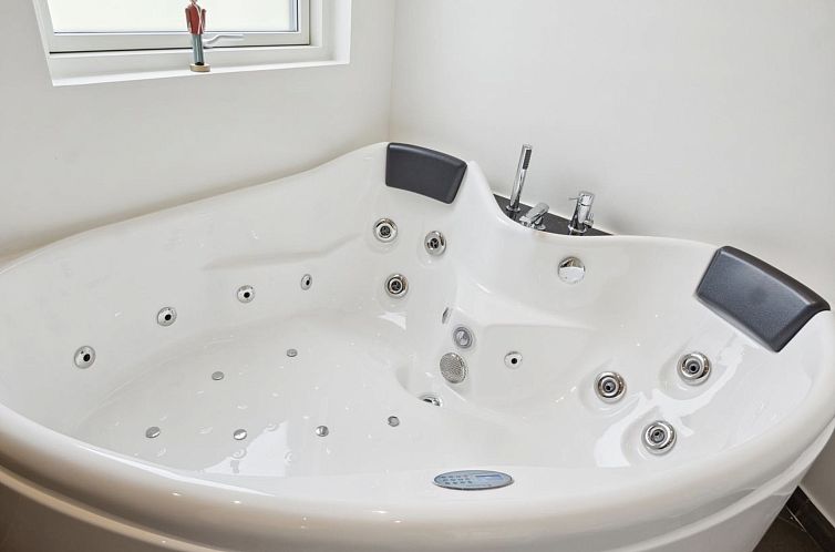 Vakantiehuis "Henryk" - 75m from the sea