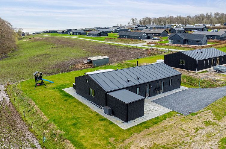 Vakantiehuis "Jul" - 300m from the sea