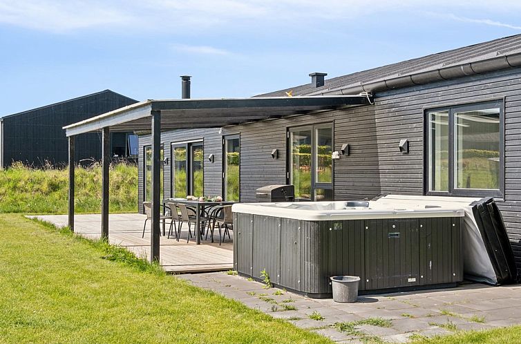 Vakantiehuis "Jul" - 300m from the sea