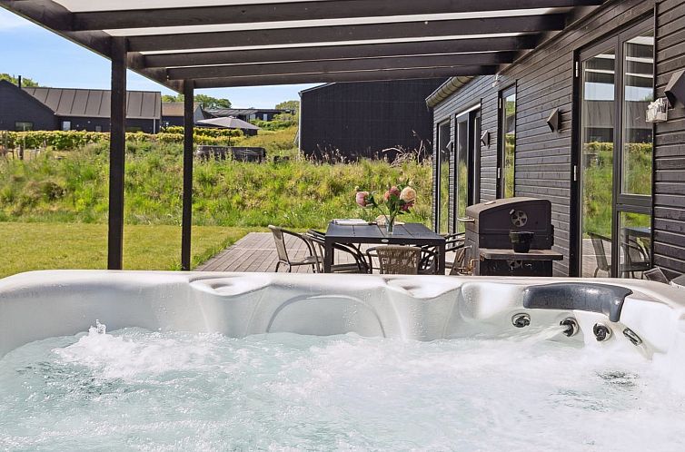 Vakantiehuis "Jul" - 300m from the sea