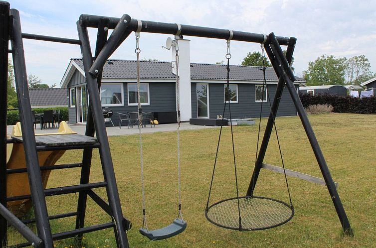 Vakantiehuis "Jannik" - 300m from the sea