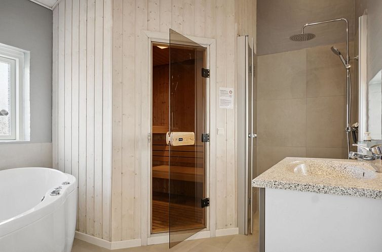 Vakantiehuis "Sylvana" - 400m from the sea