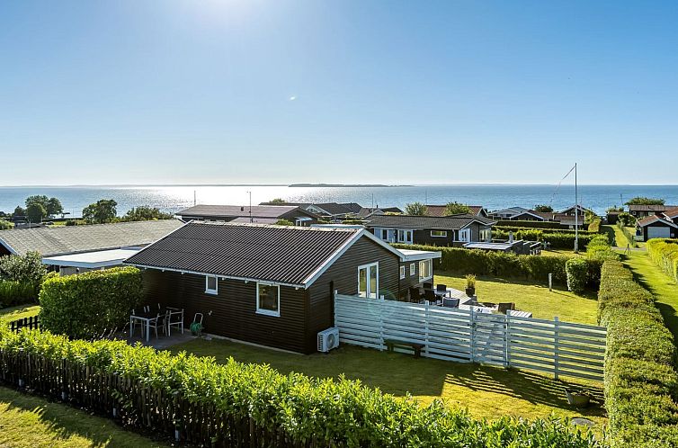 Vakantiehuis "Raymond" - 175m from the sea